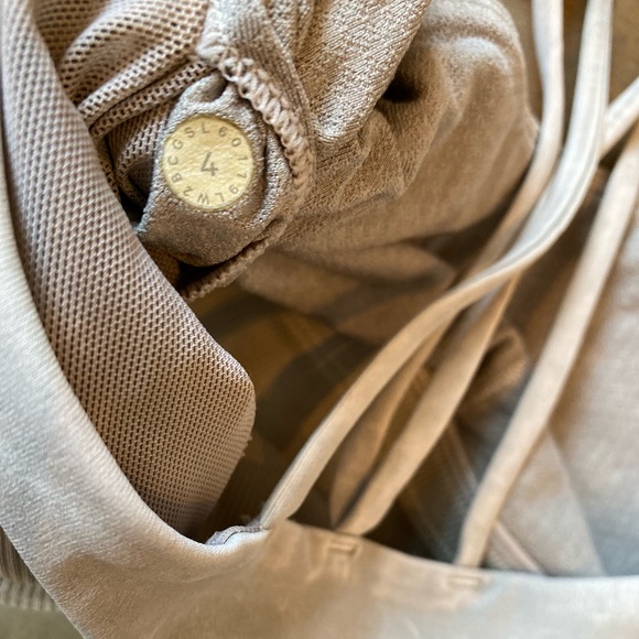 Lululemon Bra size 4 - Picture 2 of 3